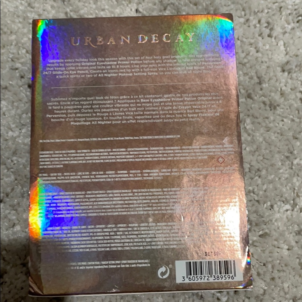 New Urban decay makeup set - Picture 2 of 3